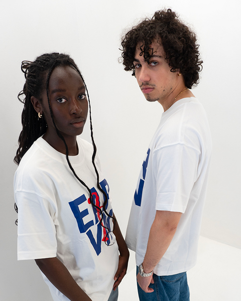 Femme et Homme mannequin portant un T-shirt blanc exclusif EARVIN x ADIDAS - Bold Fusion