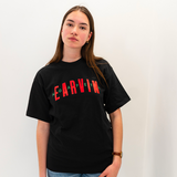 femme mannequin portant un T-shirt Noir Exclusif EARVIN x Adidas - Urban Heat